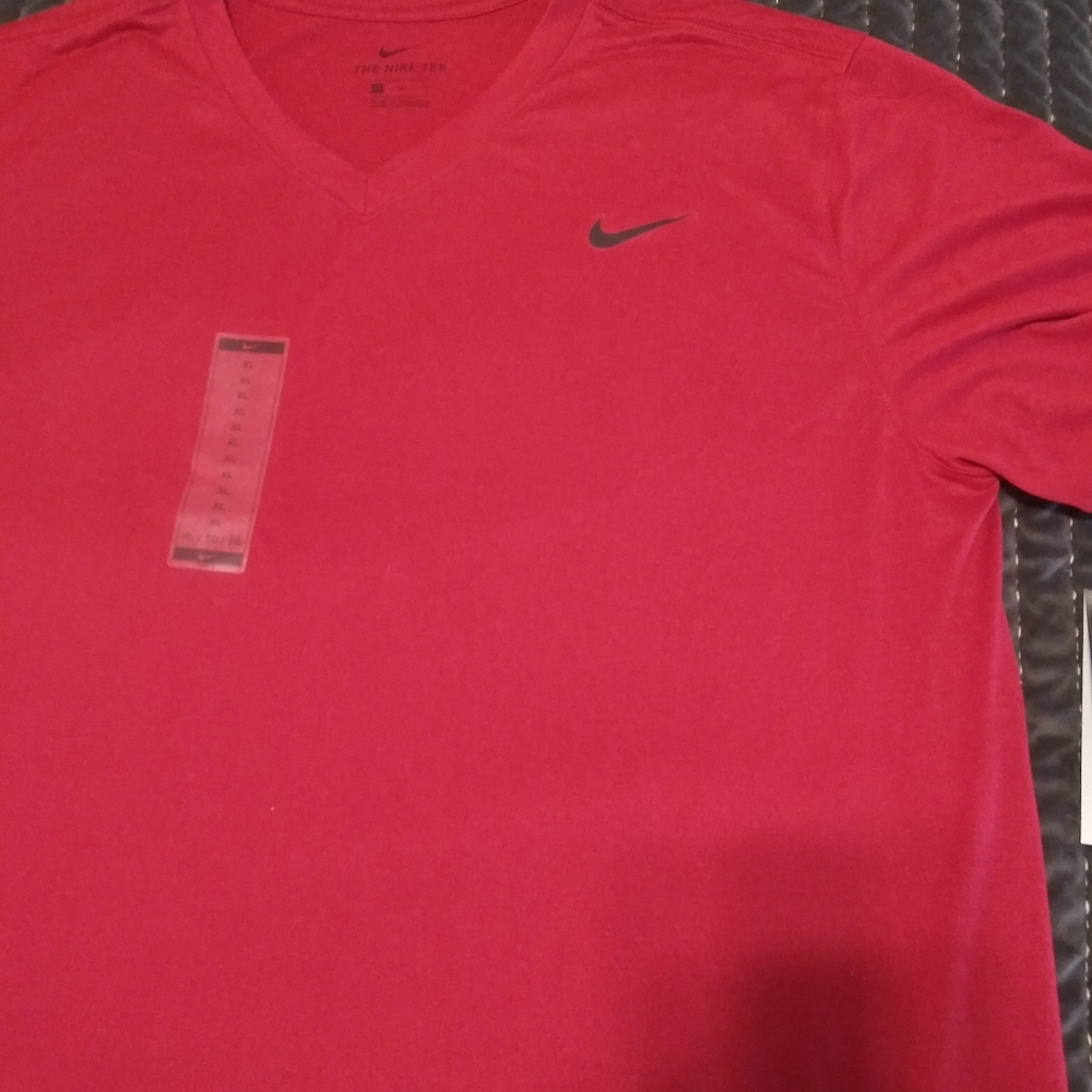 Nike Dri-Fit - Picture 1 of 2